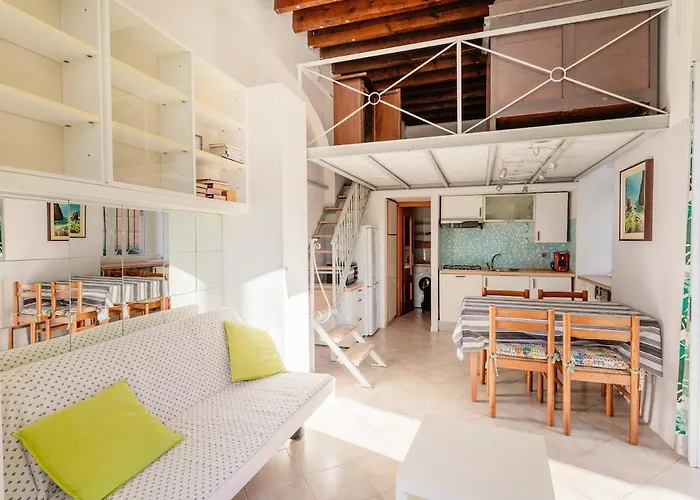 Romantic Loft - 2 Minutes From The Sea And Center